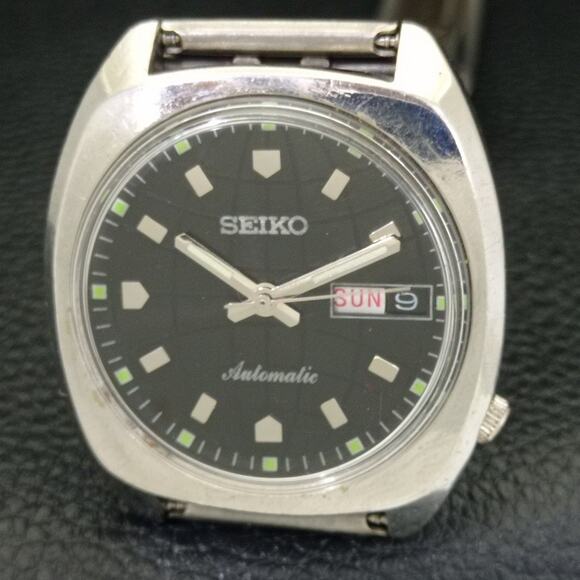 Vintage 1987 Square Seiko Automatic Mens Silver Watch W/daydate & Black accents - Picture 3 of 10
